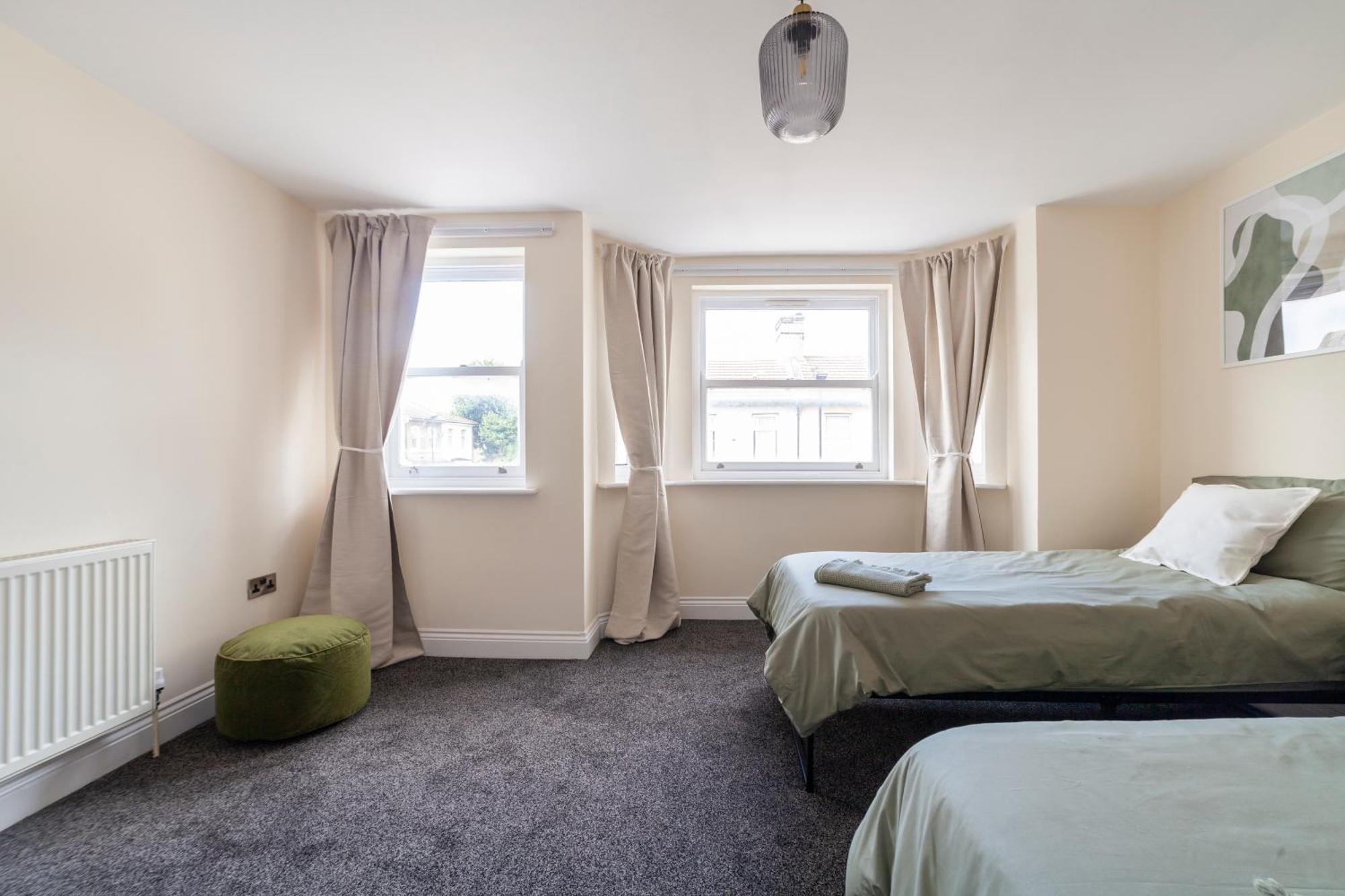 Arte Stays Serviced Houses Stratford - 3 Bedrooms 2 Bathrooms Houses London, Stratford, Maryland, Free Parking, Garden, Weekly Or Monthly Stays - Up To 8 Guests Exterior foto