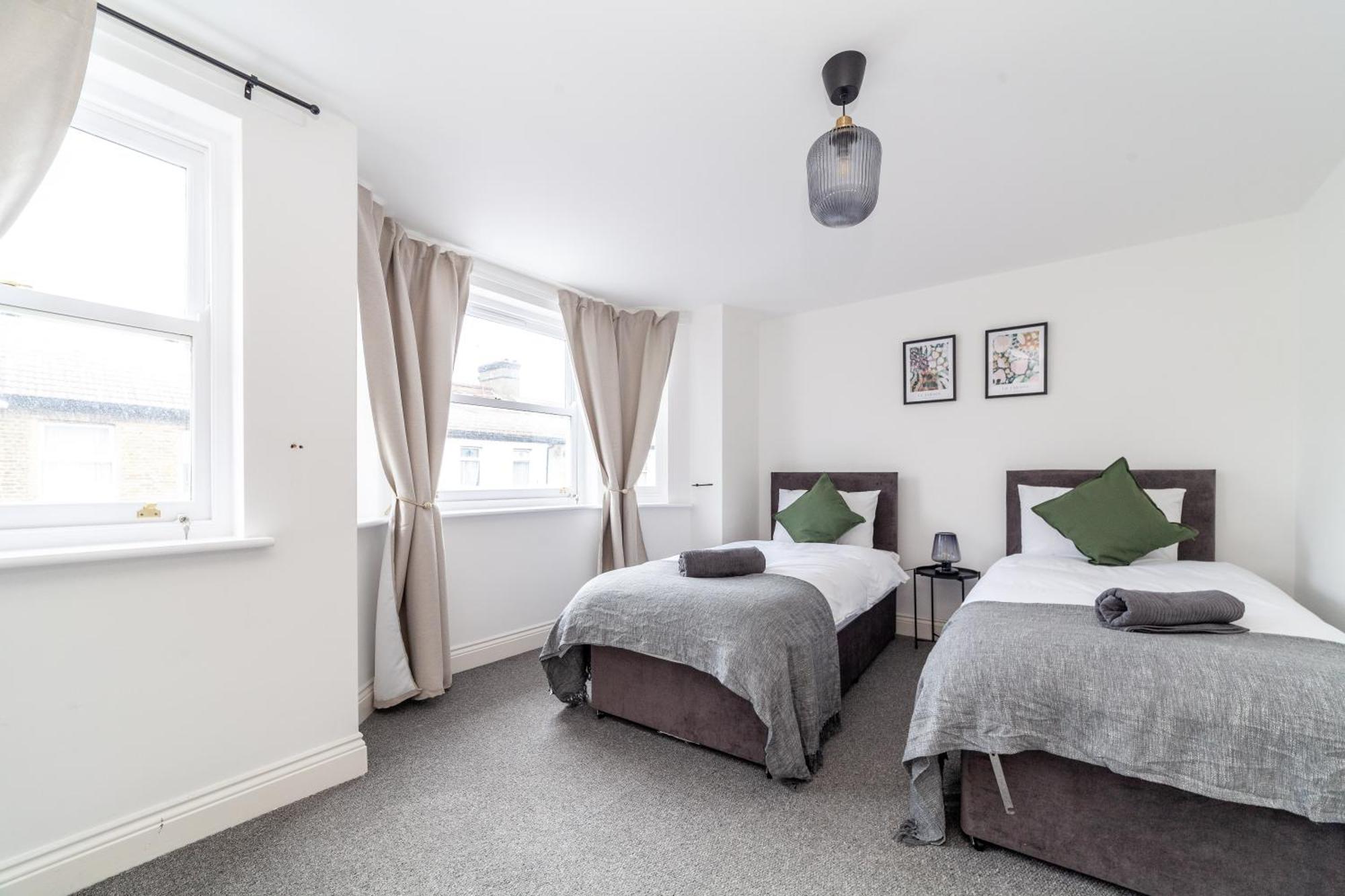 Arte Stays Serviced Houses Stratford - 3 Bedrooms 2 Bathrooms Houses London, Stratford, Maryland, Free Parking, Garden, Weekly Or Monthly Stays - Up To 8 Guests Exterior foto