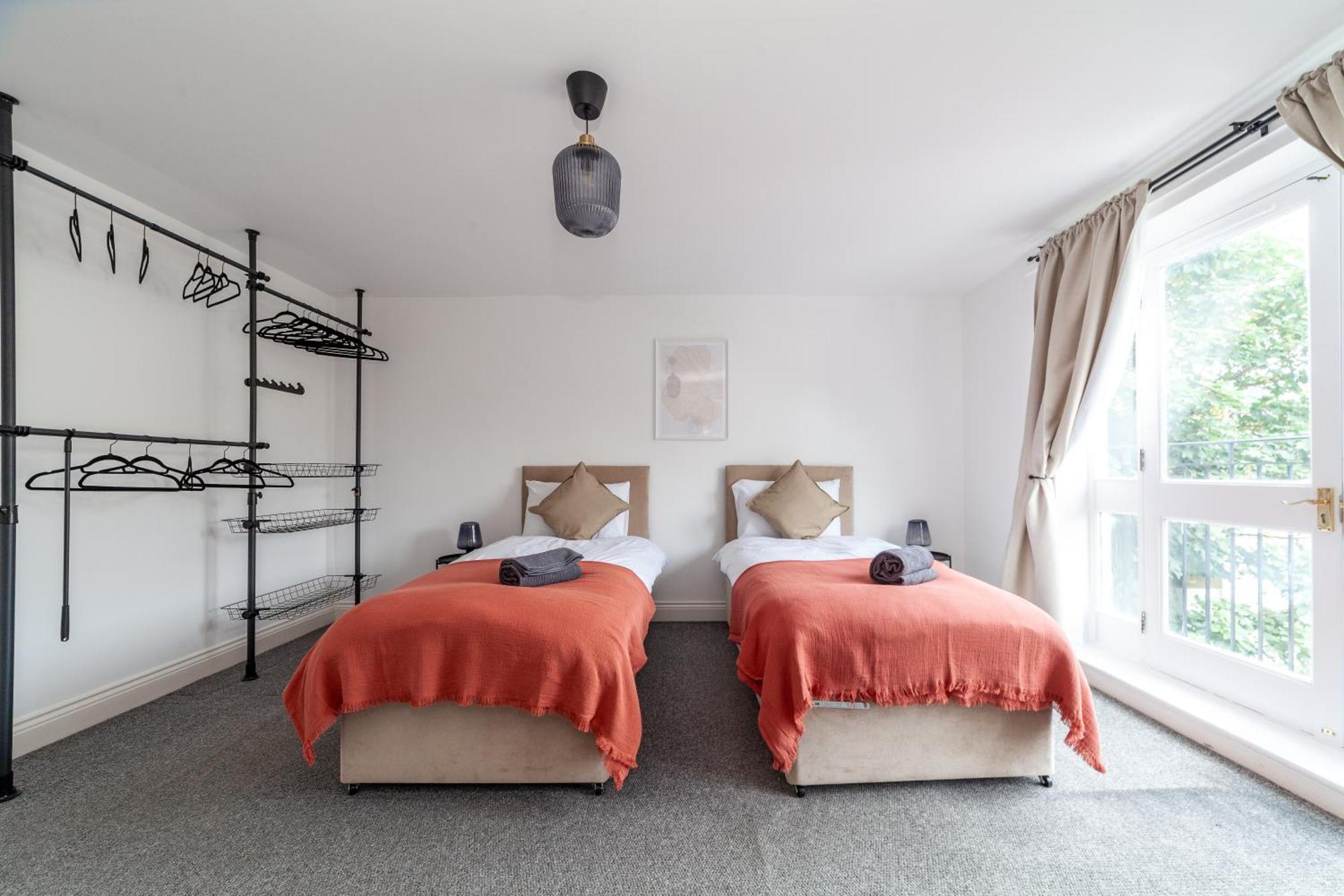 Arte Stays Serviced Houses Stratford - 3 Bedrooms 2 Bathrooms Houses London, Stratford, Maryland, Free Parking, Garden, Weekly Or Monthly Stays - Up To 8 Guests Exterior foto