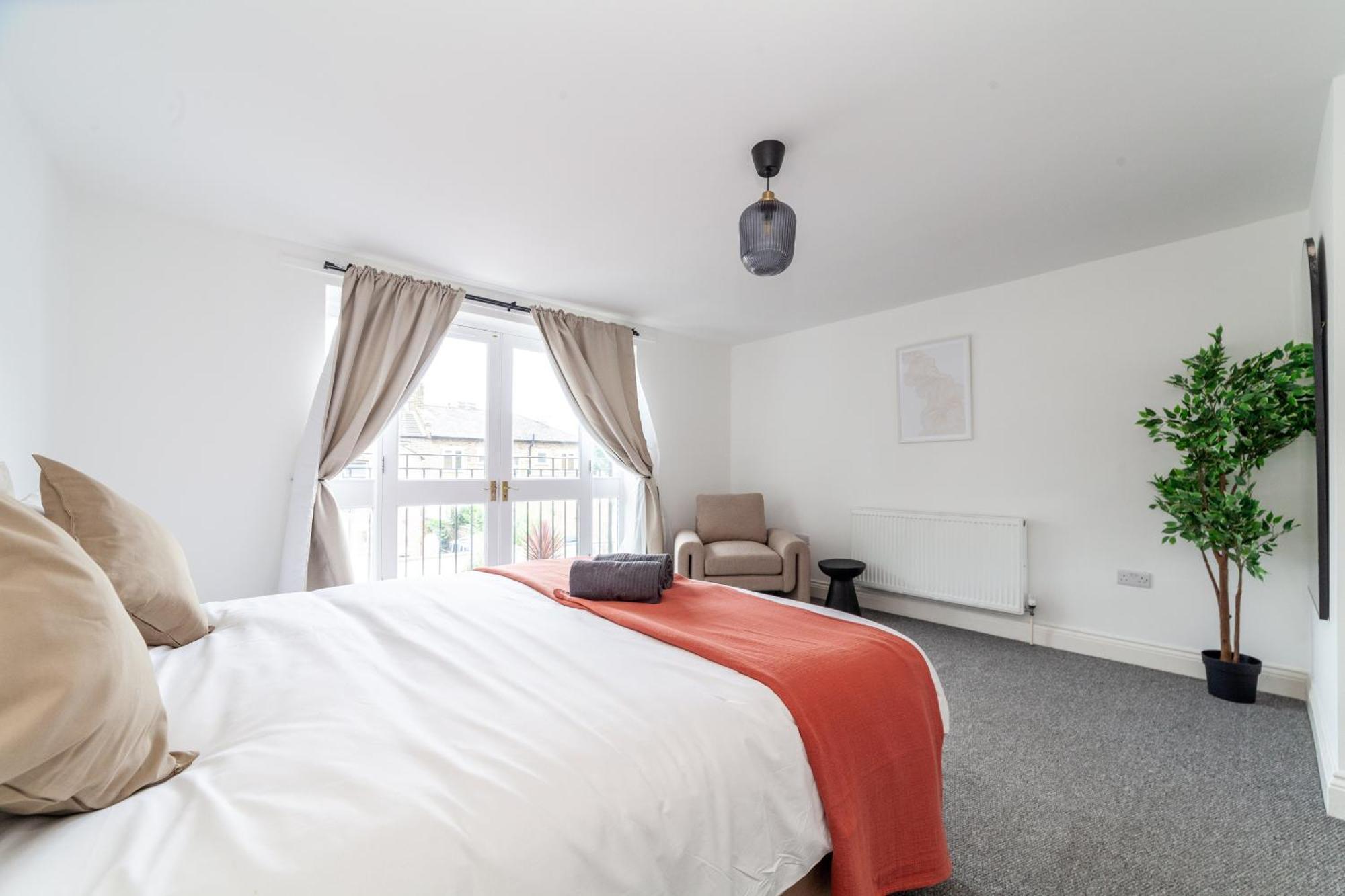 Arte Stays Serviced Houses Stratford - 3 Bedrooms 2 Bathrooms Houses London, Stratford, Maryland, Free Parking, Garden, Weekly Or Monthly Stays - Up To 8 Guests Exterior foto