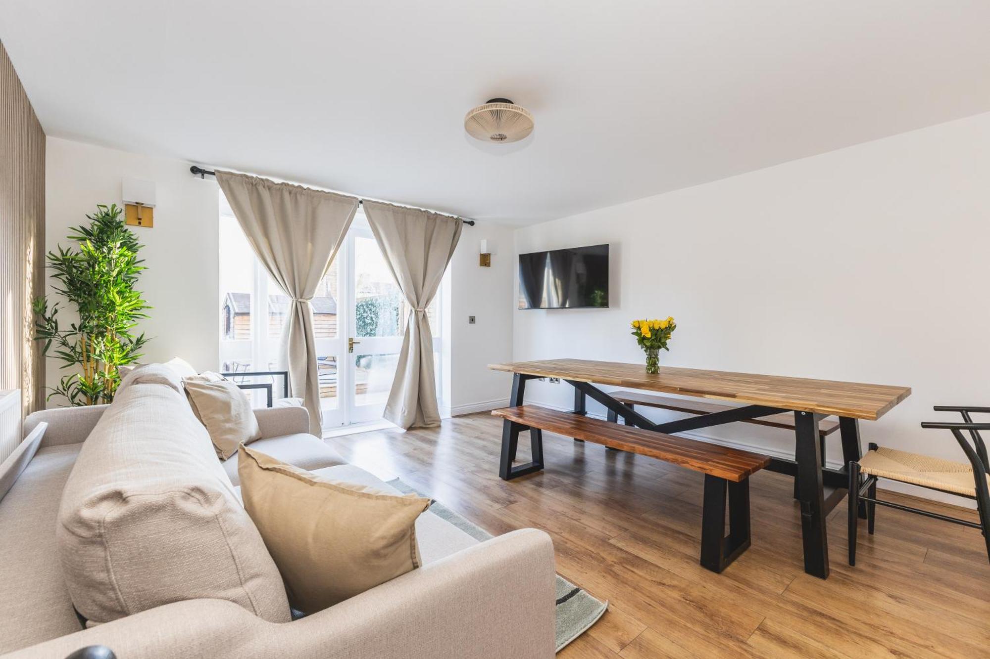 Arte Stays Serviced Houses Stratford - 3 Bedrooms 2 Bathrooms Houses London, Stratford, Maryland, Free Parking, Garden, Weekly Or Monthly Stays - Up To 8 Guests Exterior foto