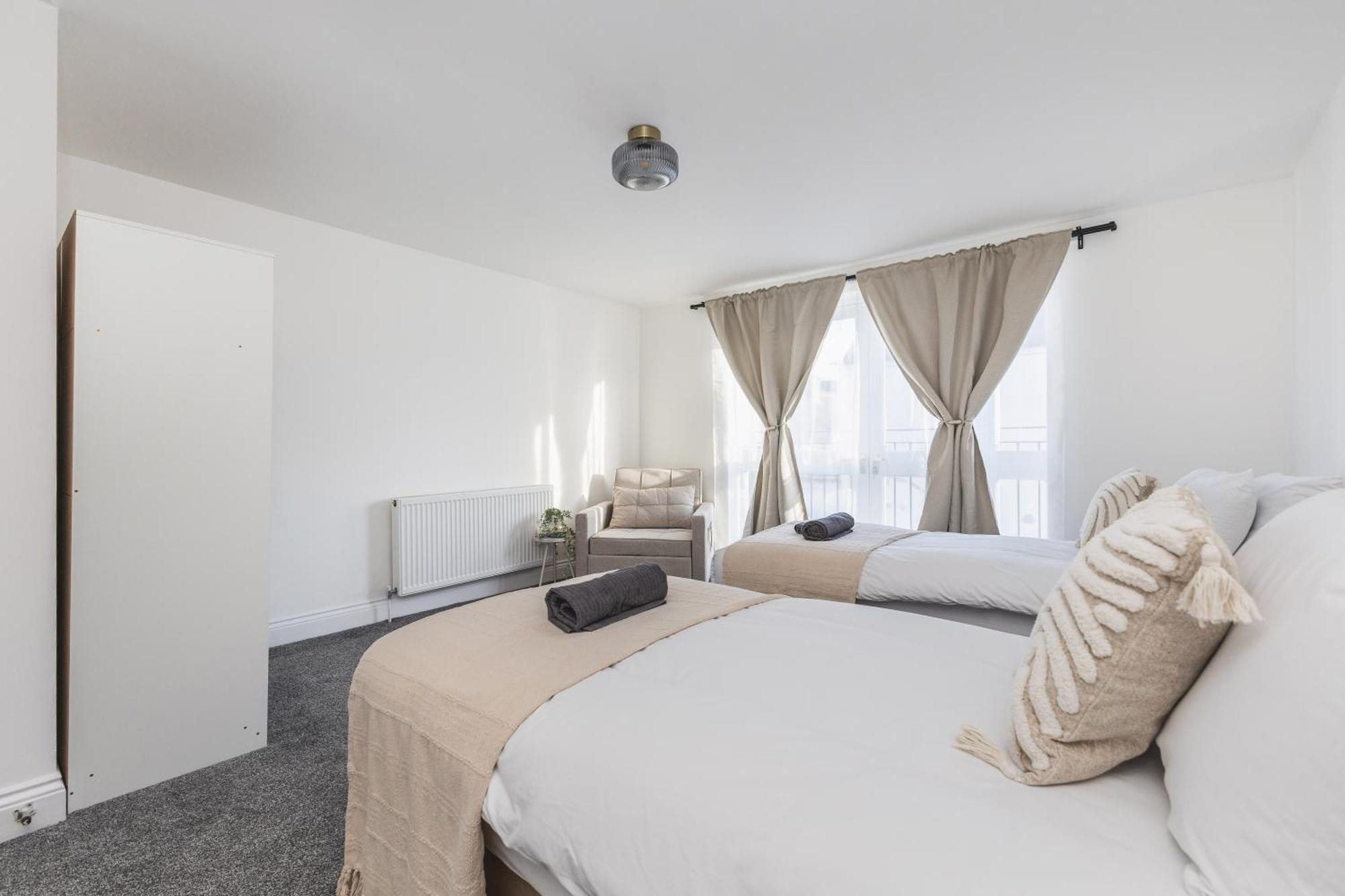 Arte Stays Serviced Houses Stratford - 3 Bedrooms 2 Bathrooms Houses London, Stratford, Maryland, Free Parking, Garden, Weekly Or Monthly Stays - Up To 8 Guests Exterior foto