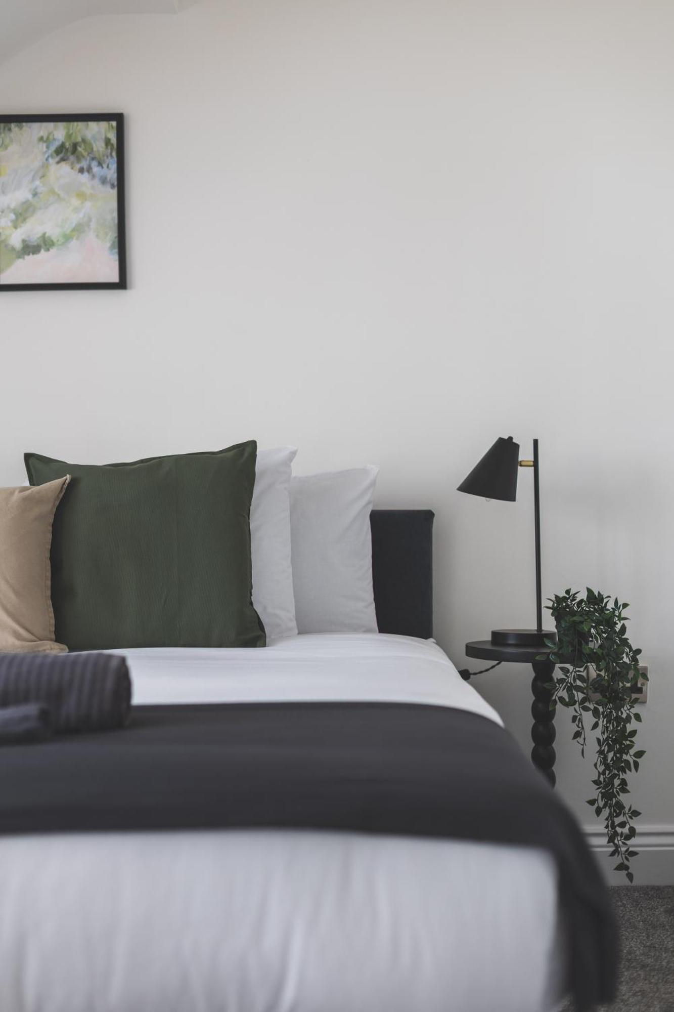 Arte Stays Serviced Houses Stratford - 3 Bedrooms 2 Bathrooms Houses London, Stratford, Maryland, Free Parking, Garden, Weekly Or Monthly Stays - Up To 8 Guests Exterior foto